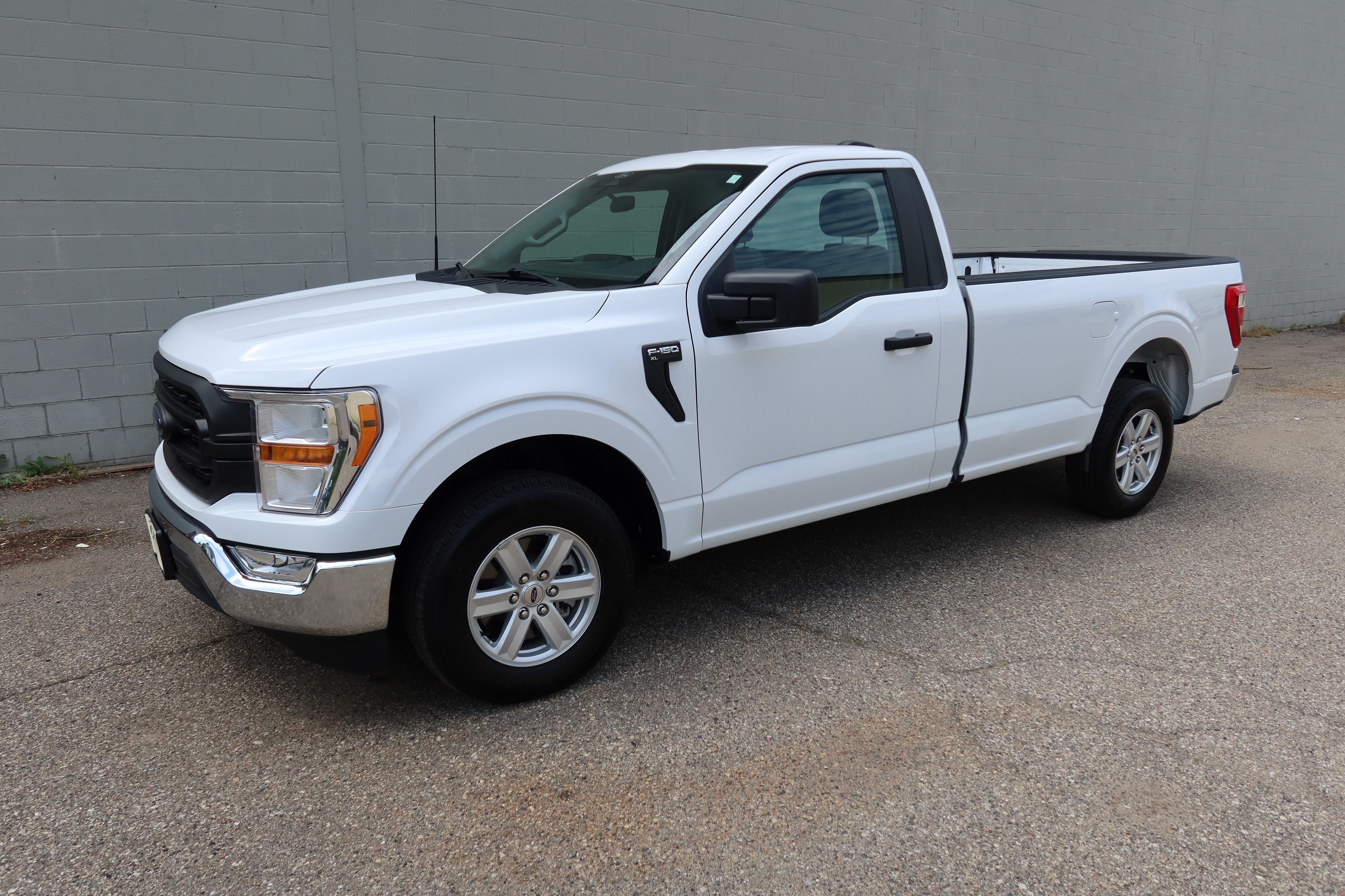 Used 2022 Ford F150 XL w/ Equipment Group 101A High RWD image 2