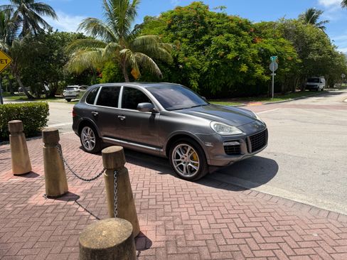 Used 2009 Porsche Cayenne Turbo S AWD/4WD image 5