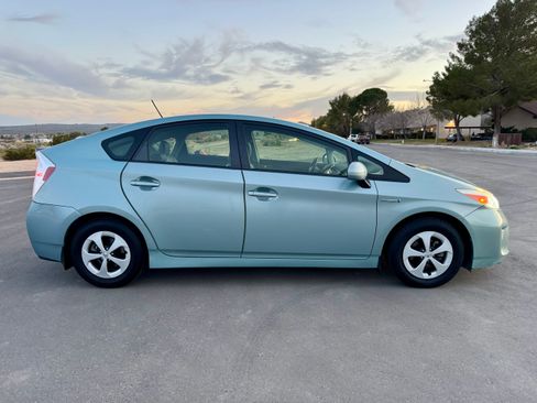 Used 2013 Toyota Prius Four w/ Deluxe Solar Roof Pkg image 8