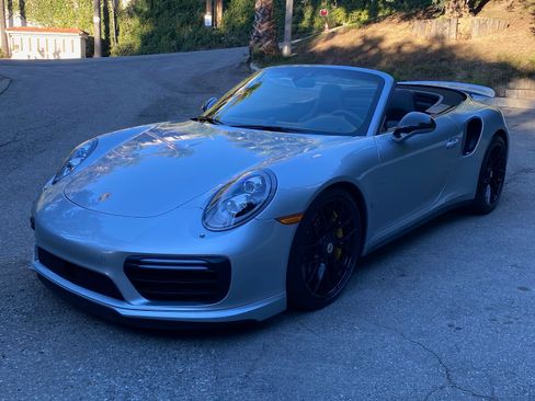 Used 2018 Porsche 911 Turbo S image 2