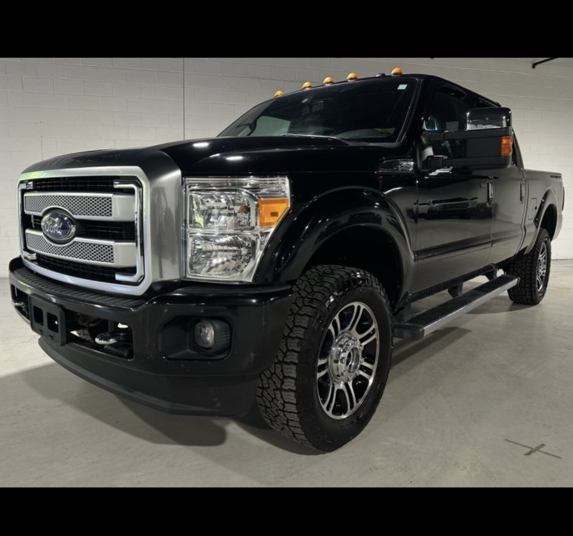 Used 2016 Ford F350 Platinum w/ FX4 Off-Road Package AWD/4WD image 2