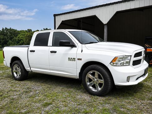 Used 2014 RAM 1500 Express AWD/4WD image 1