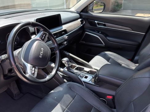 Used 2022 Kia Telluride EX w/ EX Premium Package FWD image 9