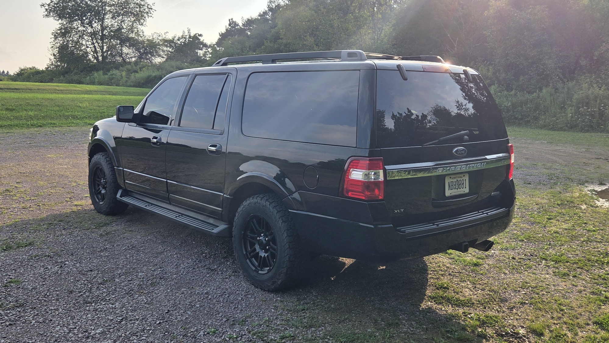 Used 2016 Ford Expedition EL XLT w/ Equipment Group 202A AWD/4WD image 4