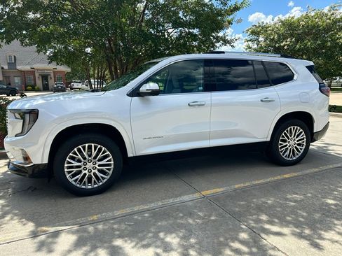 Used 2024 GMC Acadia Denali FWD image 2