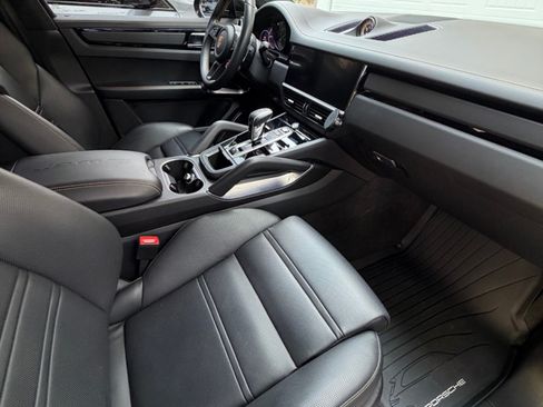 Used 2022 Porsche Cayenne Turbo GT AWD/4WD image 8