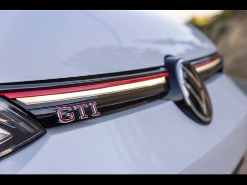 Used 2022 Volkswagen GTI Autobahn image 4