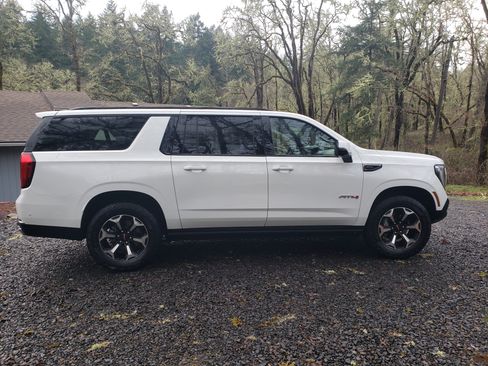 Used 2025 GMC Yukon XL AT4 w/ AT4 Premium Plus Package image 2