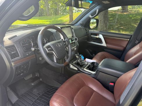 Used 2016 Toyota Land Cruiser AWD/4WD image 14