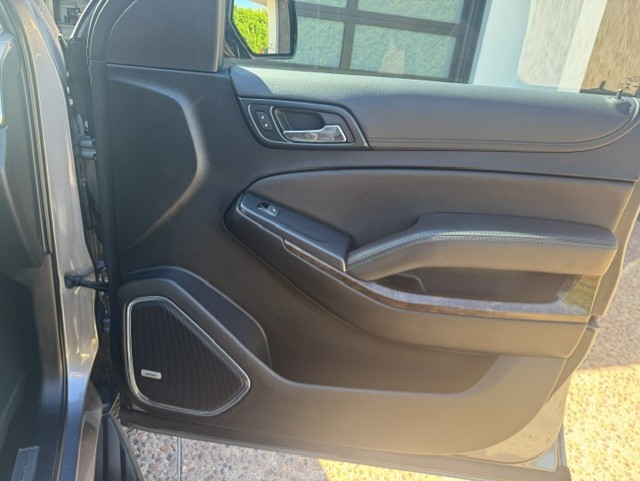 Used 2019 Chevrolet Tahoe LT w/ Luxury Package RWD image 16