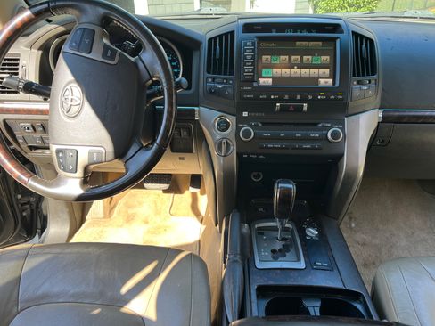 Used 2011 Toyota Land Cruiser w/ Upgrade Pkg image 14