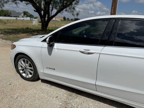 Used 2019 Ford Fusion SE FWD image 15