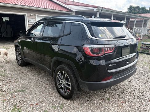 Used 2017 Jeep Compass Latitude w/ Popular Equipment Group AWD/4WD image 5