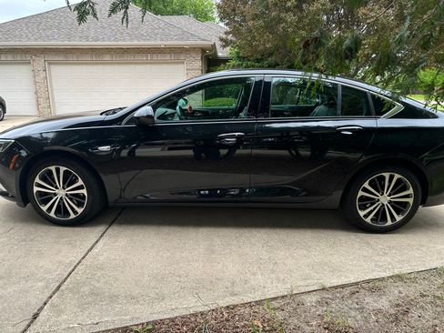 Used 2018 Buick Regal Essence w/ Driver Confidence Package #1 AWD/4WD image 2