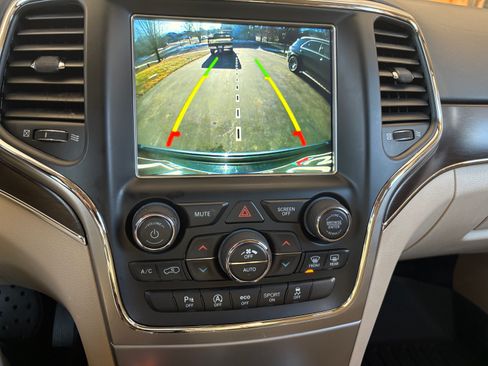 Used 2018 Jeep Grand Cherokee Limited w/ Luxury Group II image 5