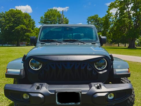Used 2025 Jeep Gladiator Sport AWD/4WD image 12