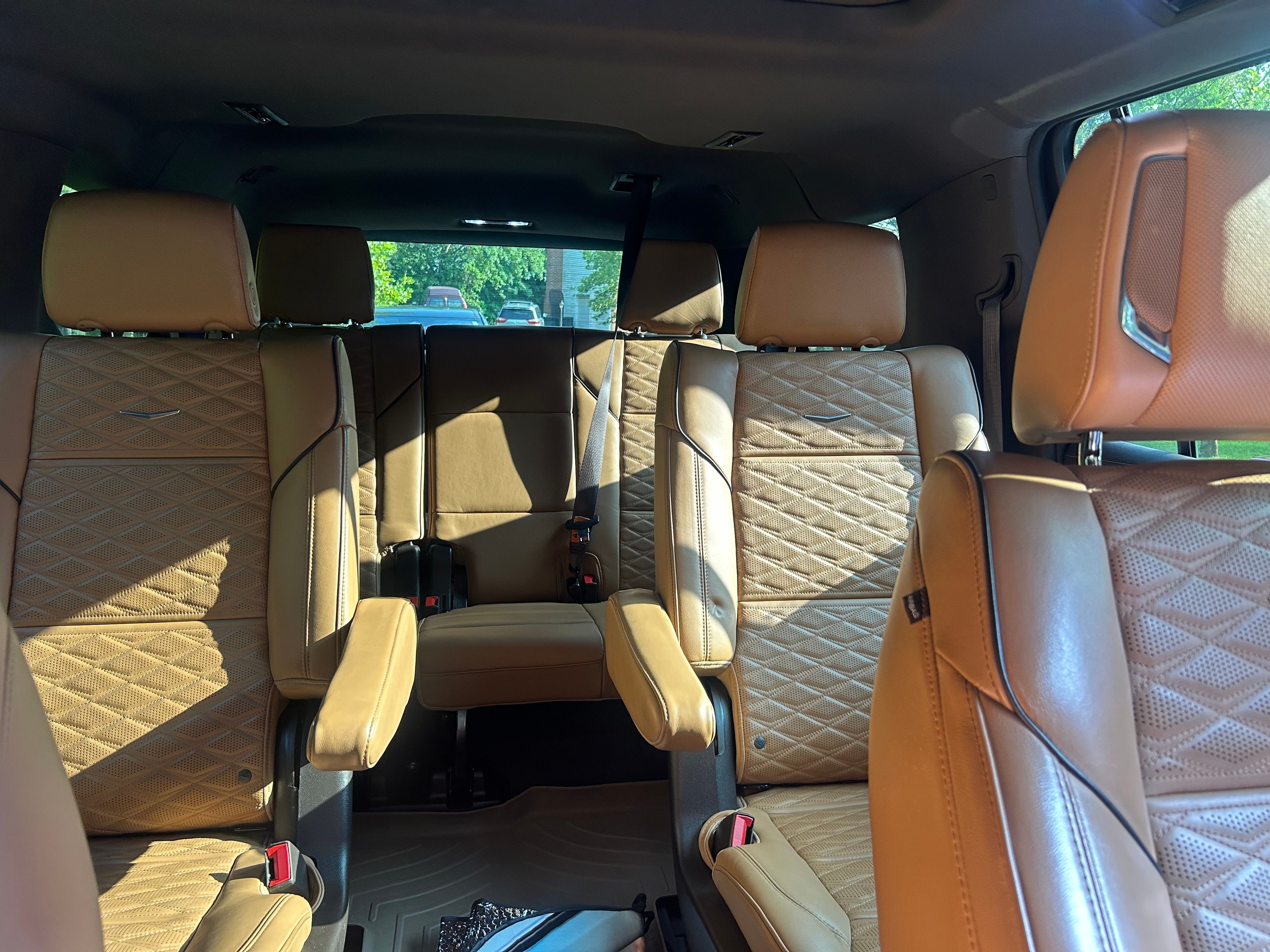 Used 2023 Cadillac Escalade ESV Premium Luxury AWD/4WD image 11
