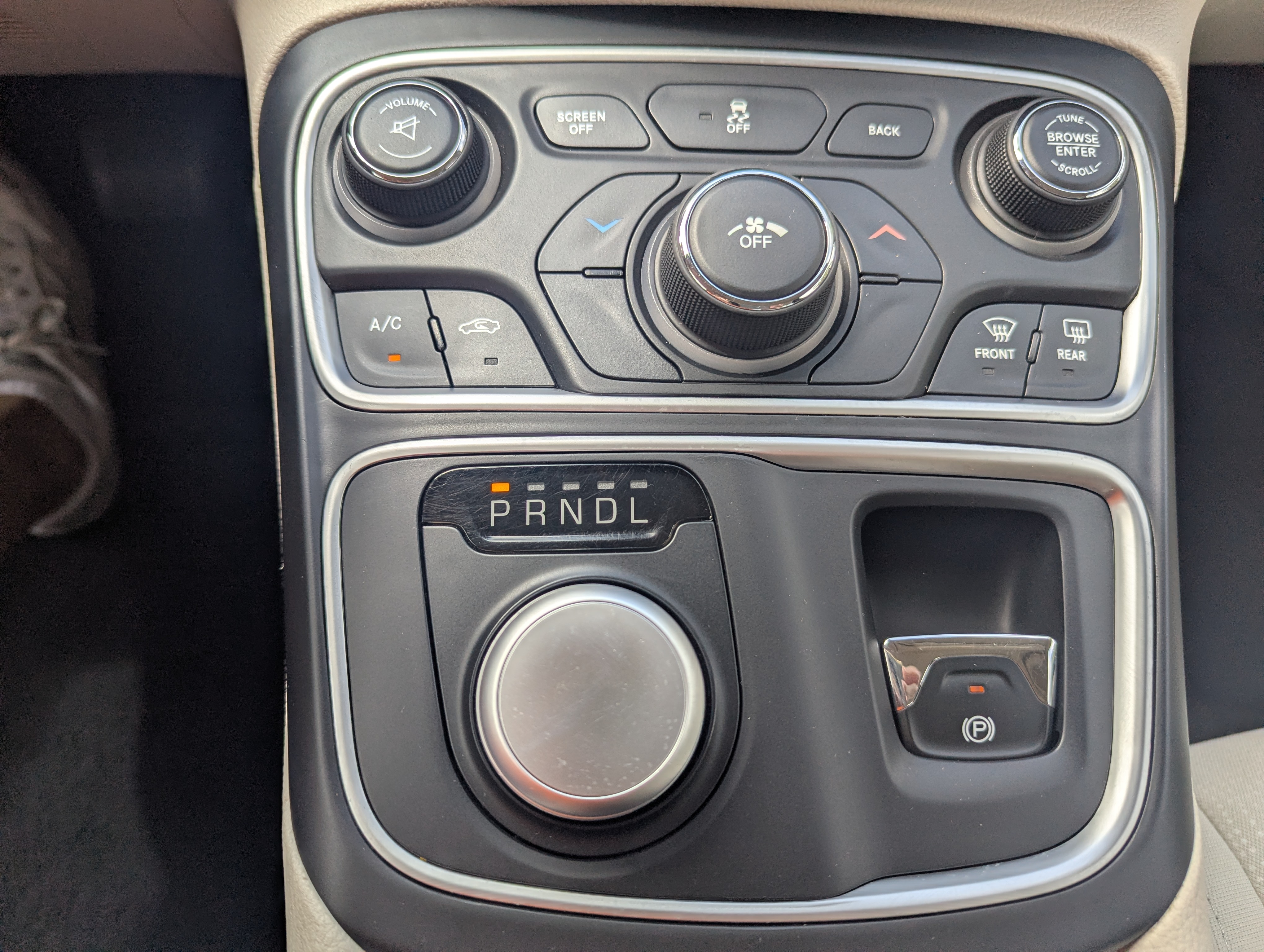 Used 2015 Chrysler 200 Limited FWD image 12