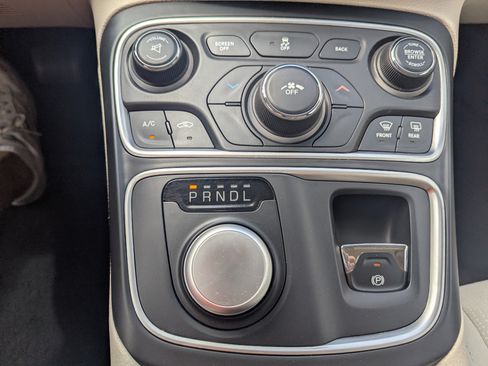 Used 2015 Chrysler 200 Limited FWD image 12