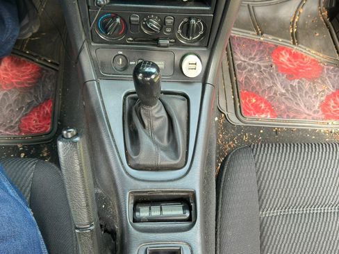 Used 1999 MAZDA MX-5 Miata RWD image 12