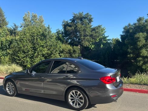 Used 2016 BMW 320i Sedan RWD image 4