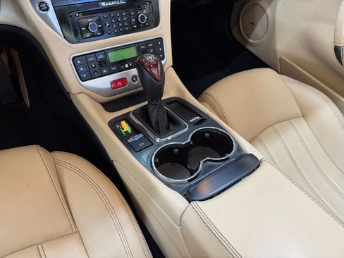 Used 2011 Maserati GranTurismo Convertible 2D image 23