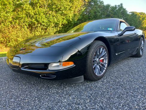 Used 1998 Chevrolet Corvette Coupe w/ Roof Pkg image 4