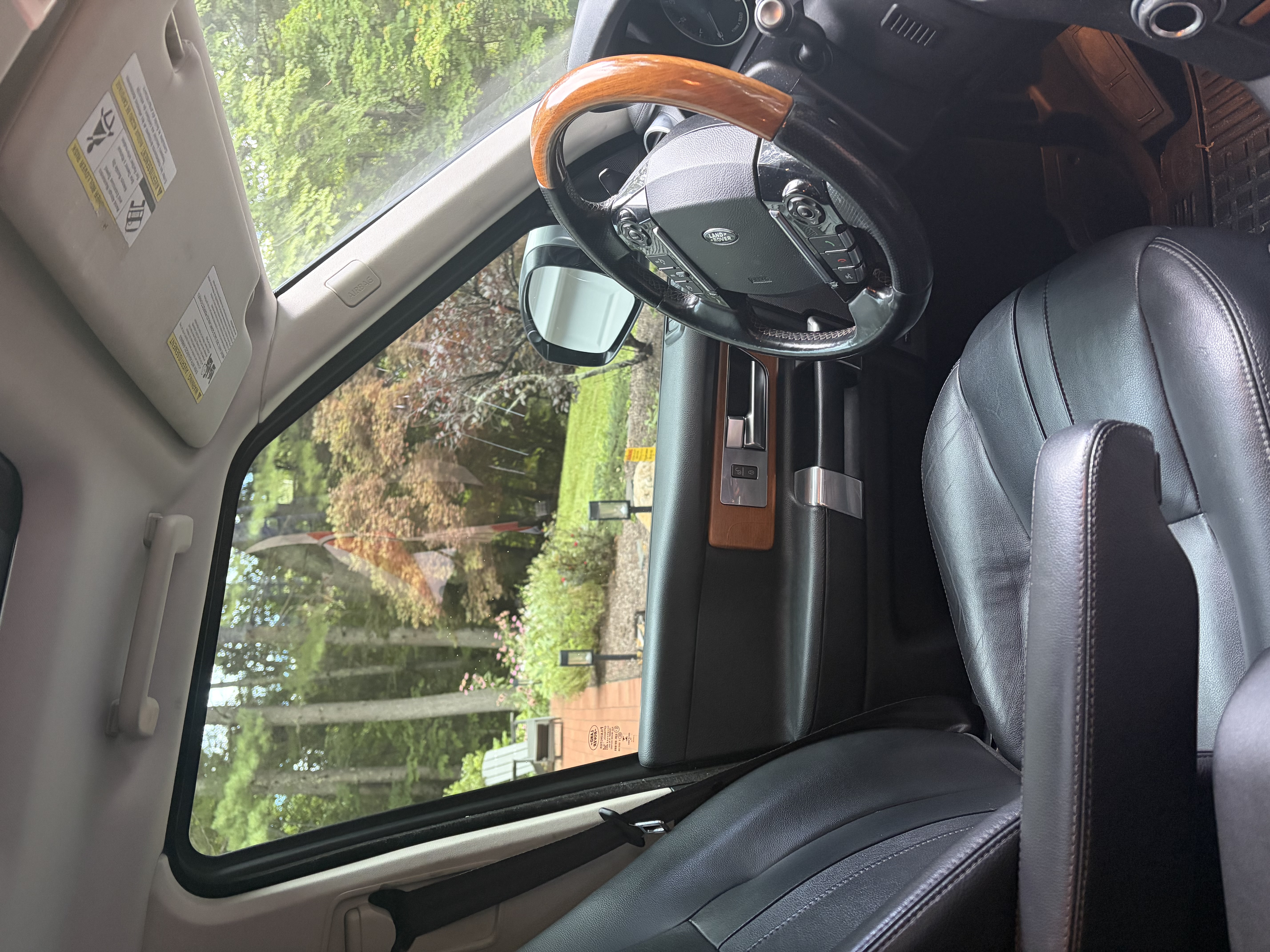 Used 2015 Land Rover LR4 HSE AWD/4WD image 4