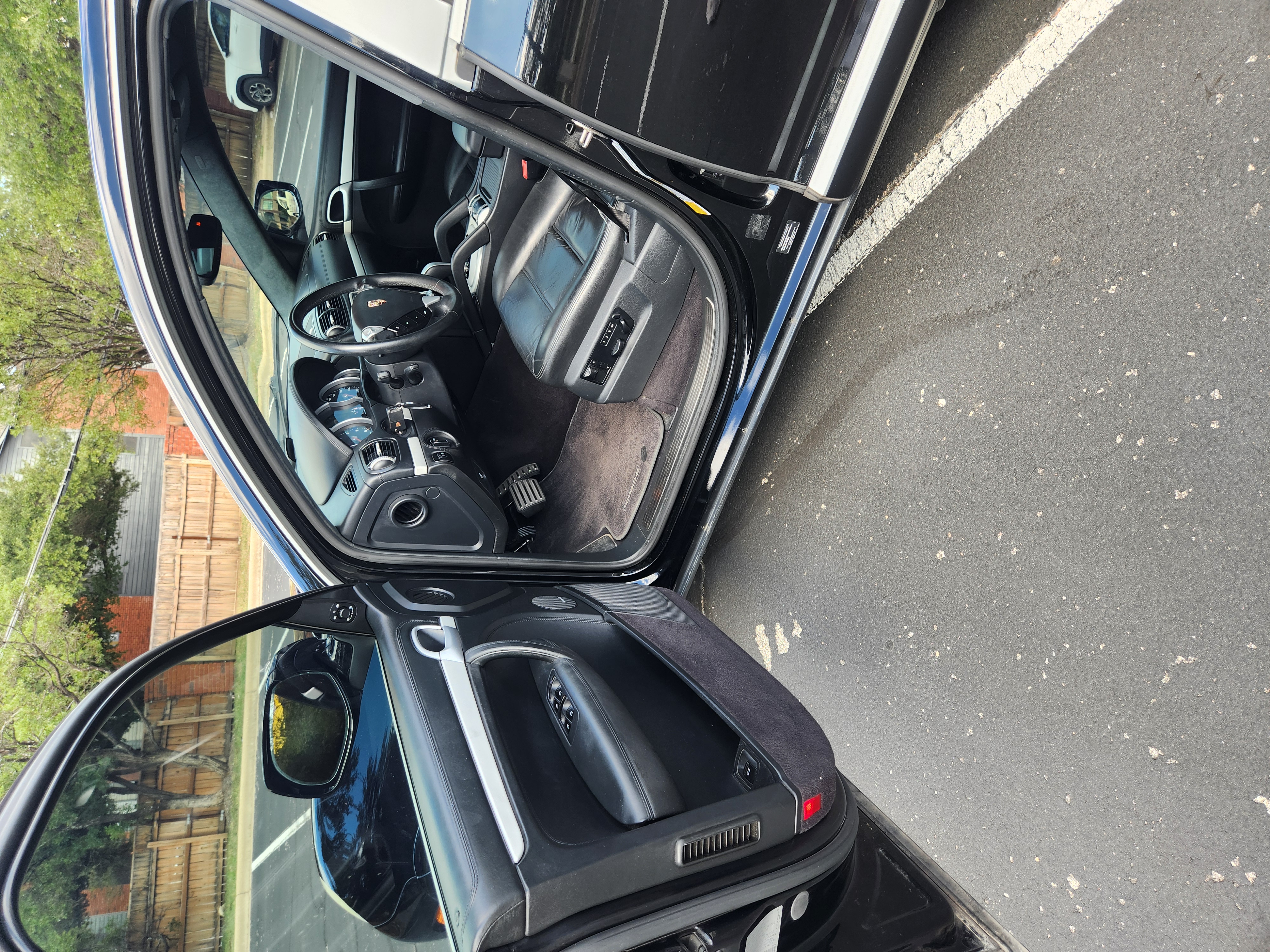 Used 2009 Porsche Cayenne Turbo AWD/4WD image 17