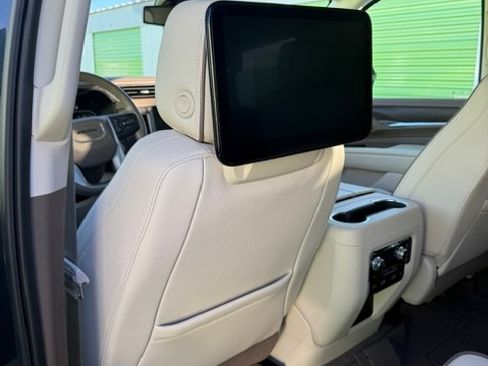 Used 2021 GMC Yukon Denali w/ LPO, Illumination Package image 11