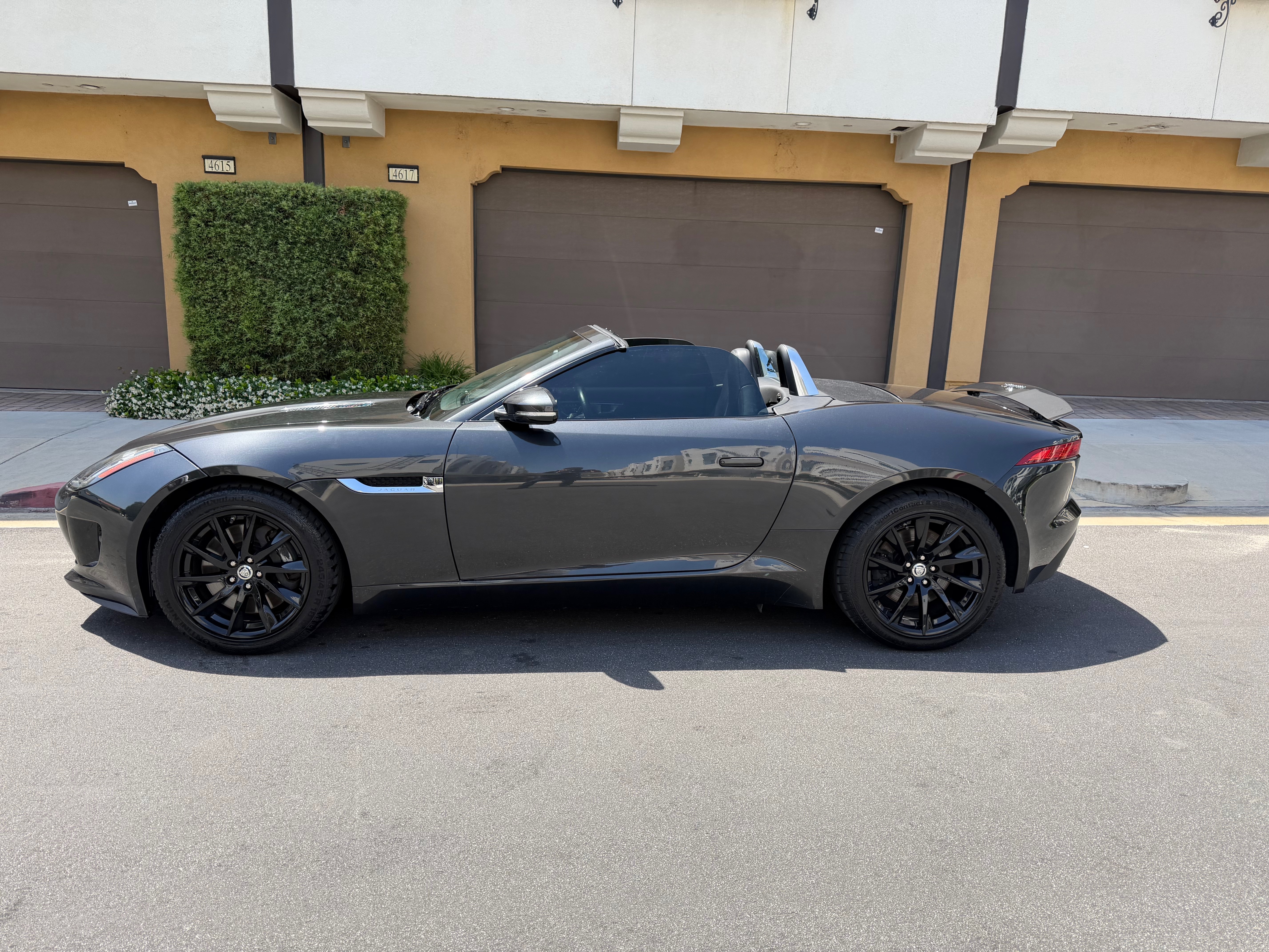 Used 2014 Jaguar F-TYPE Convertible RWD image 2