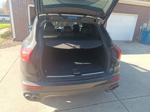 Used 2016 Porsche Cayenne S image 9