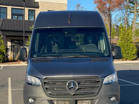 Used 2024 Mercedes-Benz Sprinter 2500 image 2