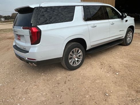 Used 2026 GMC Yukon XL Denali w/ LPO, Floor Liner Package image 11