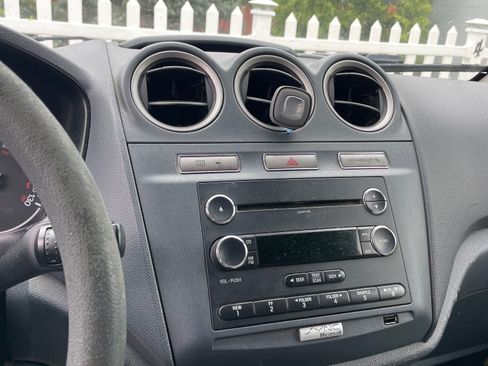 Used 2013 Ford Transit Connect XLT FWD image 4