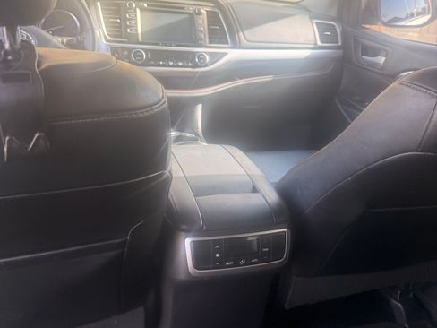Used 2016 Toyota Highlander XLE FWD image 8