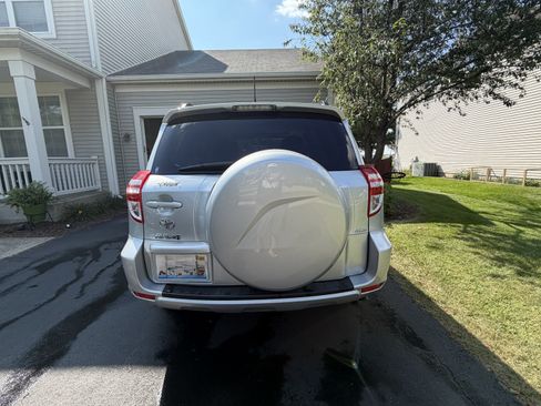 Used 2012 Toyota RAV4 4WD w/ Upgrade Value Pkg image 2