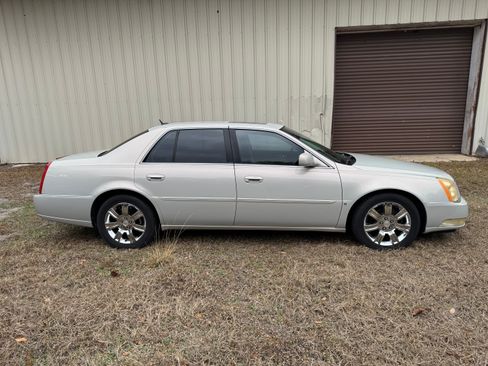 Used 2008 Cadillac DTS Performance w/ Platinum Edition image 1