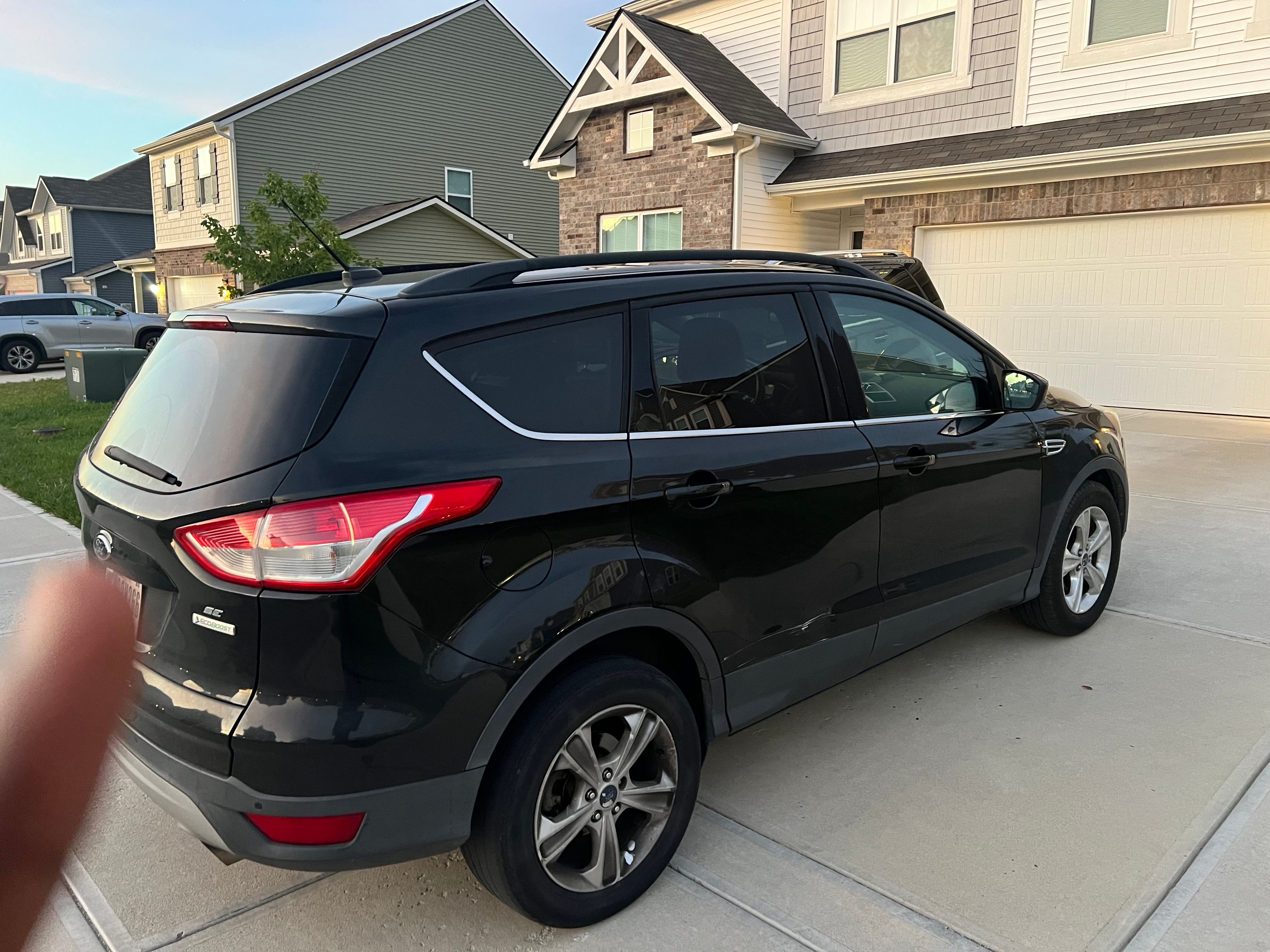 Used 2015 Ford Escape SE w/ Equipment Group 201A FWD image 2