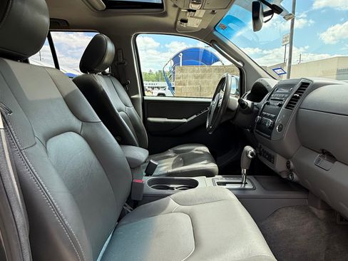 Used 2010 Nissan Frontier LE w/ LE Value Truck Pkg image 10