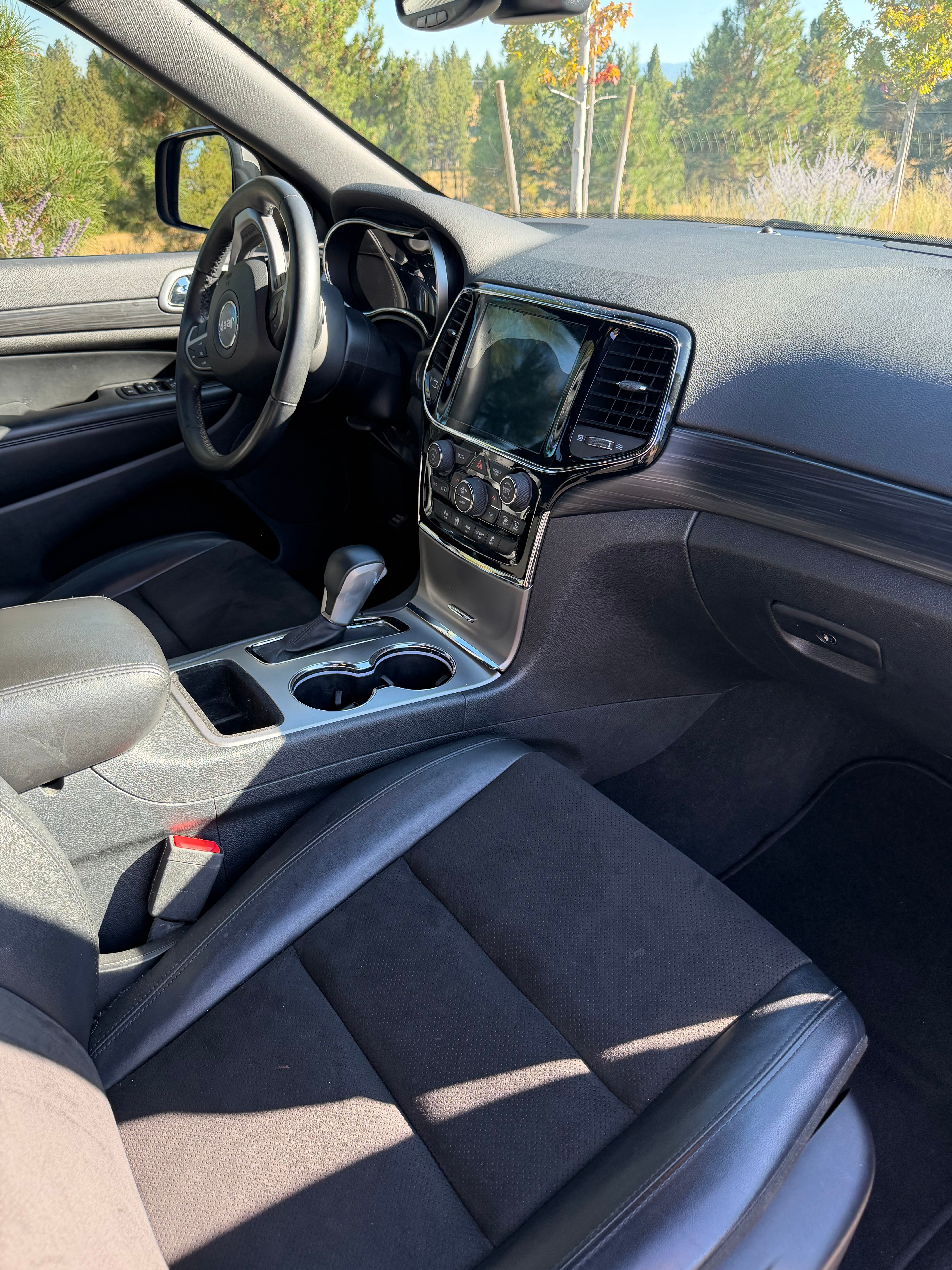 Used 2019 Jeep Grand Cherokee Altitude AWD/4WD image 14