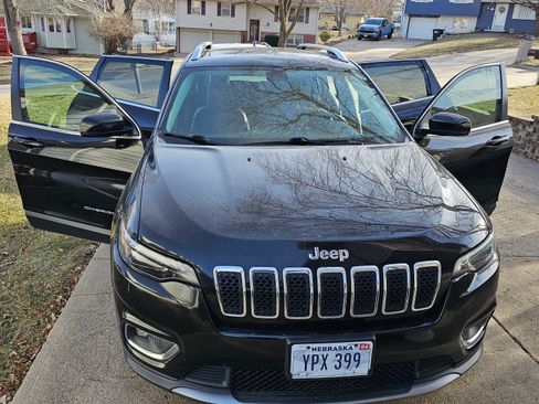 Used 2019 Jeep Cherokee Limited image 10