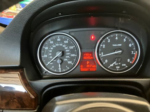 Used 2013 BMW 335i Convertible RWD image 4