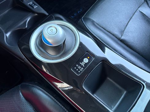 Used 2017 Nissan Leaf SL image 22