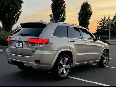 Used 2014 Jeep Grand Cherokee Overland w/ Advanced Technology Group AWD/4WD image 2