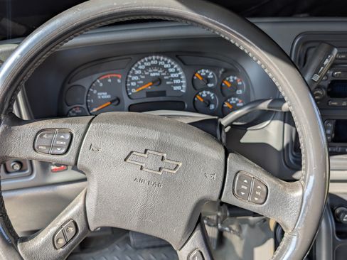 Used 2005 Chevrolet Silverado 2500 LT w/ Heavy-Duty Power Package image 28