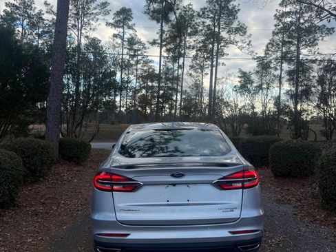 Used 2019 Ford Fusion Titanium image 4