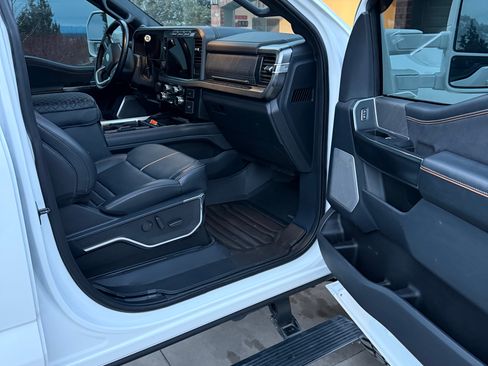 Used 2023 Ford F350 Platinum w/ FX4 Off-Road Package image 15