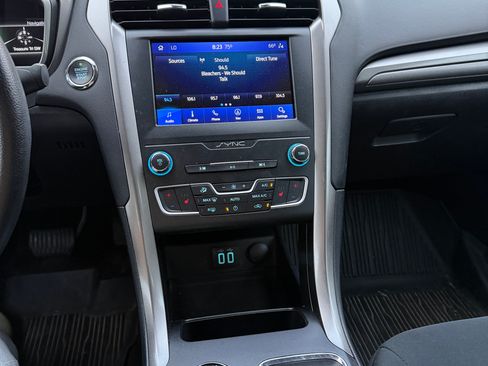 Used 2020 Ford Fusion SE AWD/4WD image 6