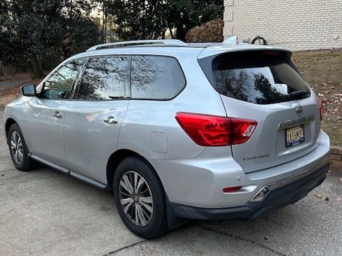 Used 2019 Nissan Pathfinder SV image 4